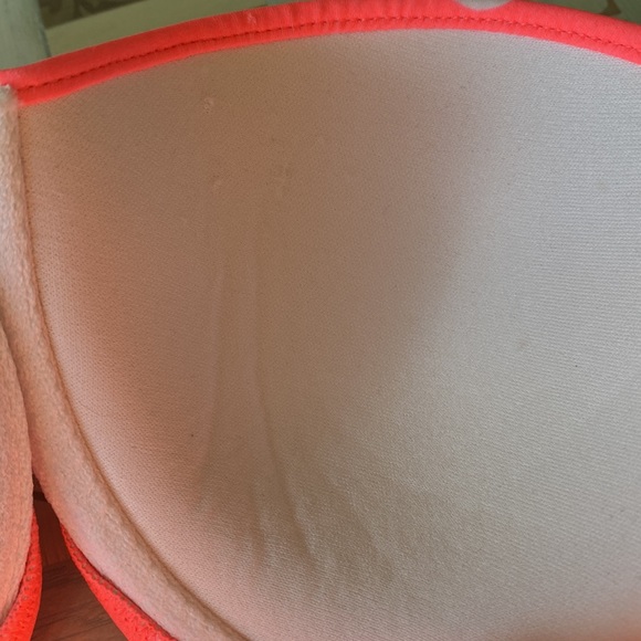 NWOT Victoria’s Secret polka dot swimsuit top. - Picture 5 of 5